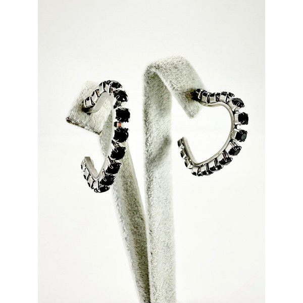 Gümüş Siyah Taşlı Kalp Detaylı Küpe